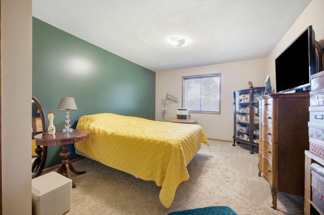 14000 44th Place N 2, Plymouth, MN 55446