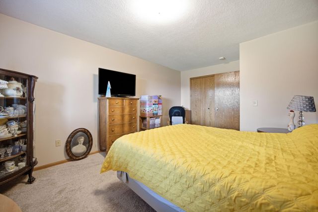 14000 44th Place N 2, Plymouth, MN 55446