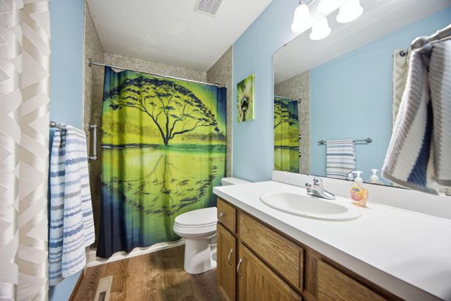 14000 44th Place N 2, Plymouth, MN 55446