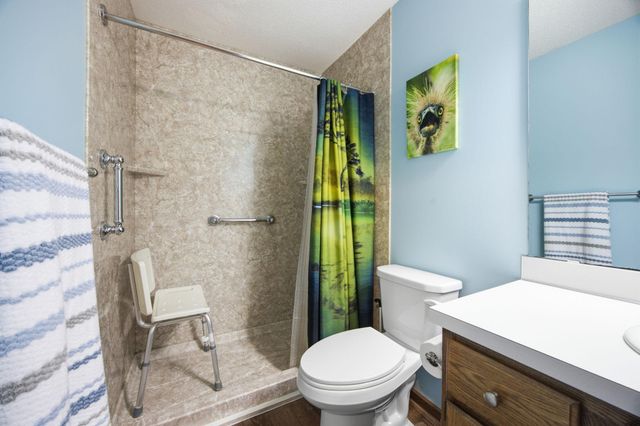 14000 44th Place N 2, Plymouth, MN 55446