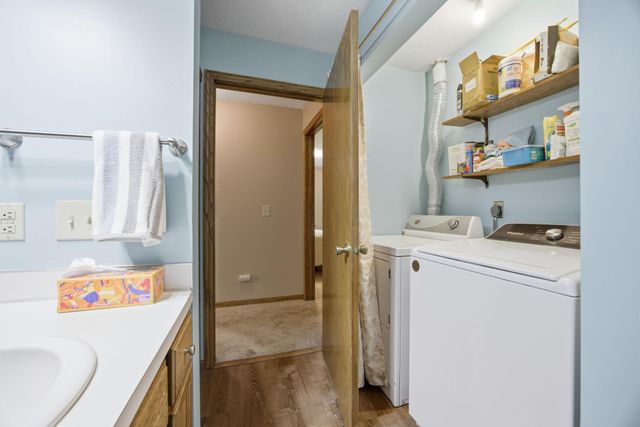 14000 44th Place N 2, Plymouth, MN 55446