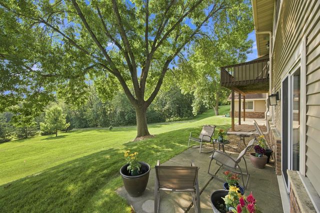14000 44th Place N 2, Plymouth, MN 55446