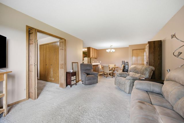 14000 44th Place N 2, Plymouth, MN 55446