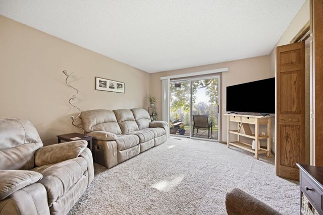 14000 44th Place N 2, Plymouth, MN 55446