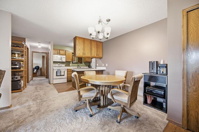 14000 44th Place N 2, Plymouth, MN 55446
