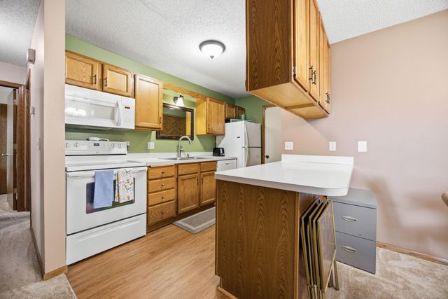 14000 44th Place N 2, Plymouth, MN 55446