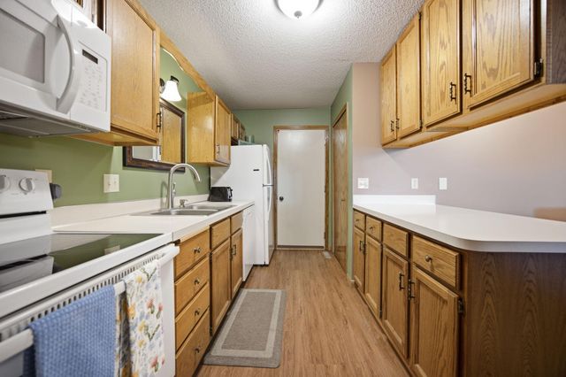 14000 44th Place N 2, Plymouth, MN 55446
