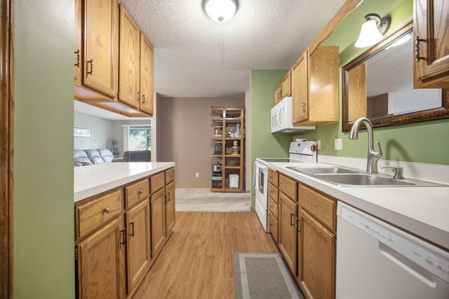 14000 44th Place N 2, Plymouth, MN 55446