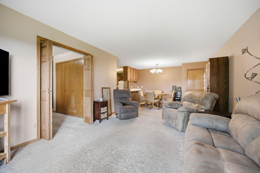 14000 44th Place N 2, Plymouth, MN 55446 — photo 2