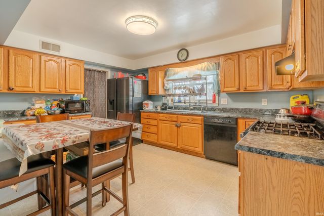 5223 Standish Drive, Fort Wayne, IN 46806