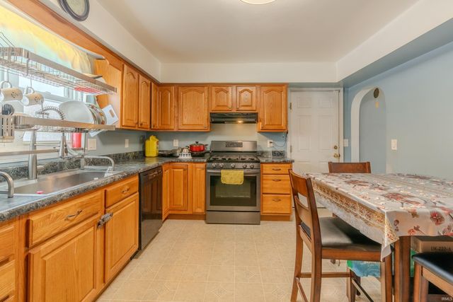 5223 Standish Drive, Fort Wayne, IN 46806