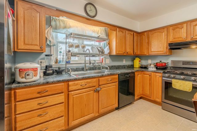 5223 Standish Drive, Fort Wayne, IN 46806