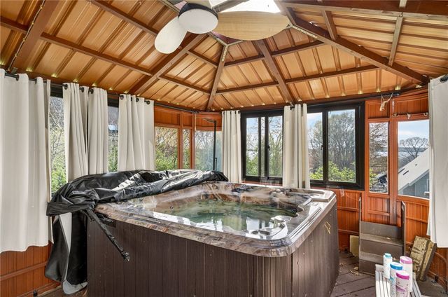 199 Lepes Road, Tiverton, RI 02878