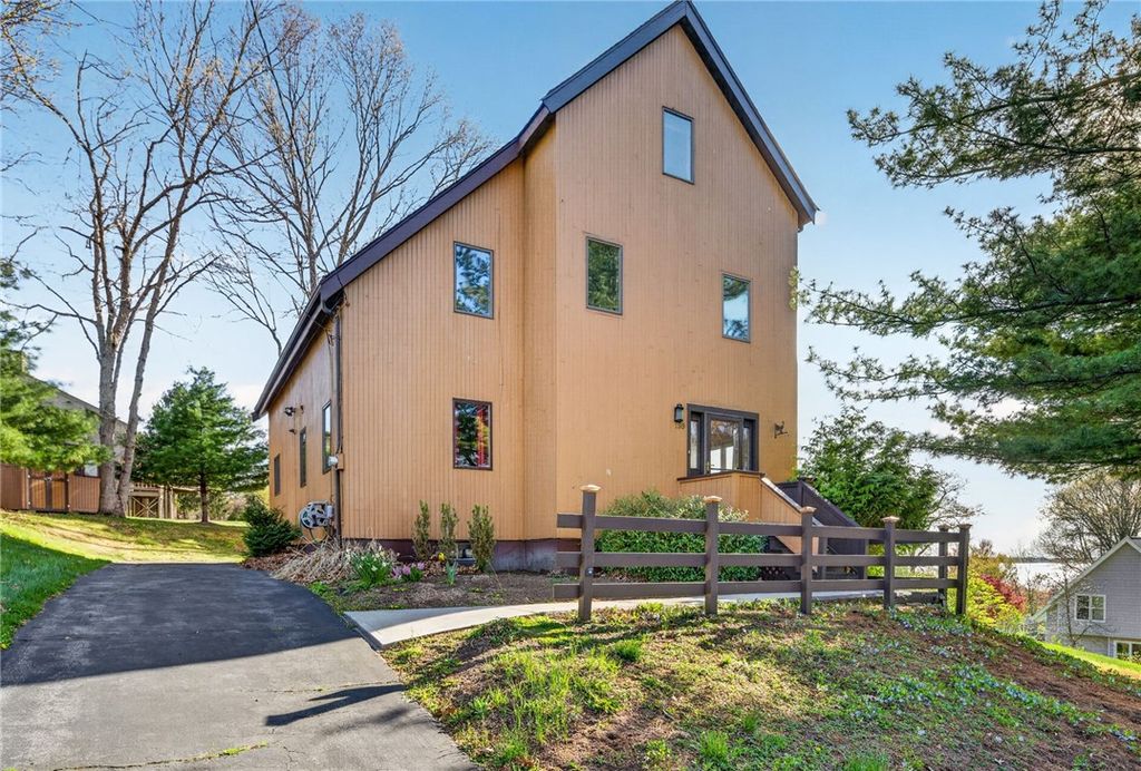 199 Lepes Road, Tiverton, RI 02878