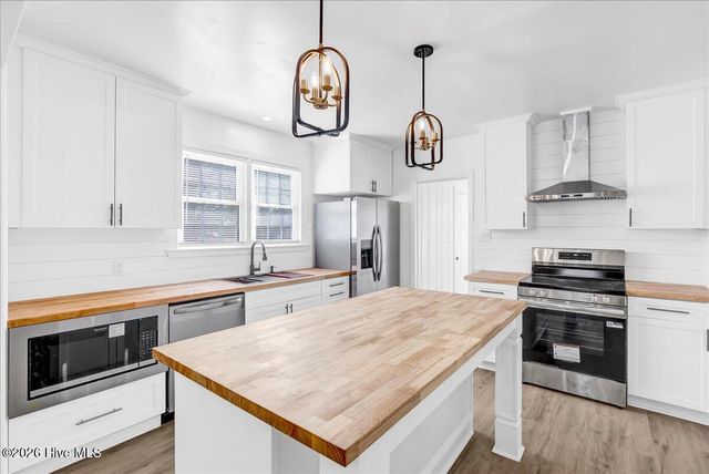 218 S West Street, Ahoskie, NC 27910