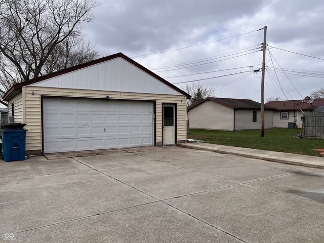 2 Walden Drive, Gas City, IN 46933