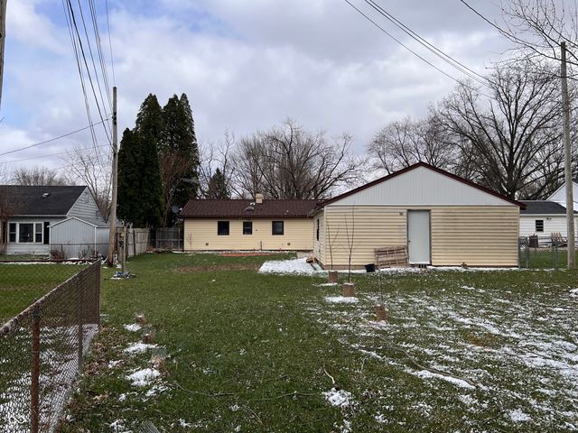 2 Walden Drive, Gas City, IN 46933