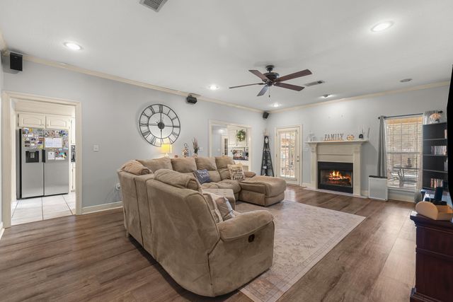 8 Holly Trail, Petal, MS 39465