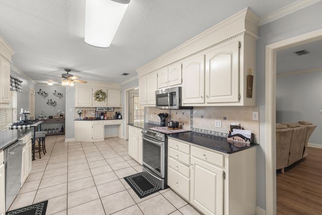 8 Holly Trail, Petal, MS 39465