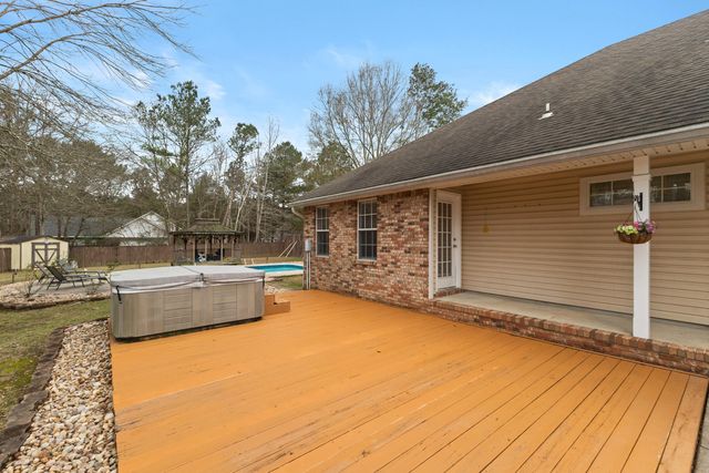 8 Holly Trail, Petal, MS 39465