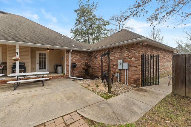 8 Holly Trail, Petal, MS 39465