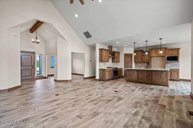 17372 W Kathleen Ave, Hauser, ID 83854