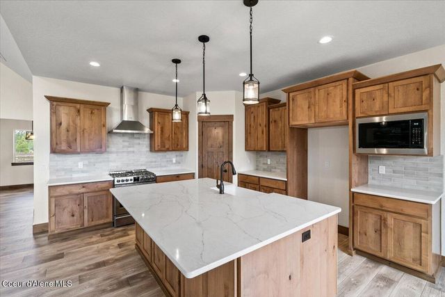 17372 W Kathleen Ave, Hauser, ID 83854