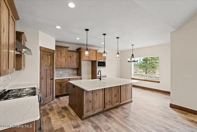 17372 W Kathleen Ave, Hauser, ID 83854