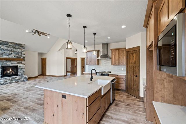 17372 W Kathleen Ave, Hauser, ID 83854