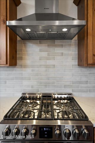 17372 W Kathleen Ave, Hauser, ID 83854