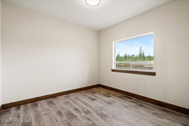 17372 W Kathleen Ave, Hauser, ID 83854