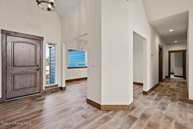 17372 W Kathleen Ave, Hauser, ID 83854