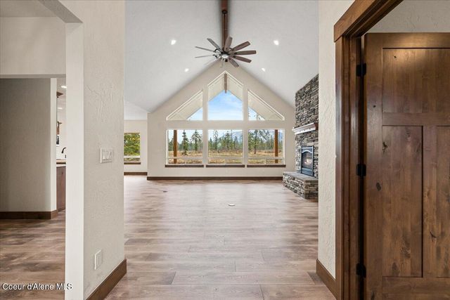 17372 W Kathleen Ave, Hauser, ID 83854