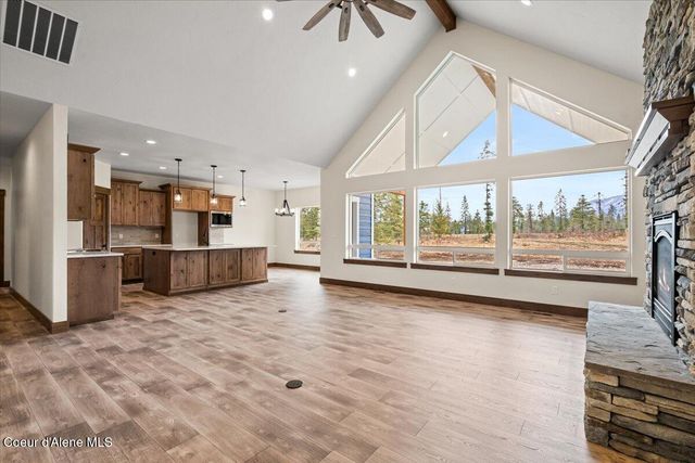 17372 W Kathleen Ave, Hauser, ID 83854