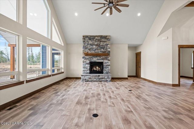 17372 W Kathleen Ave, Hauser, ID 83854