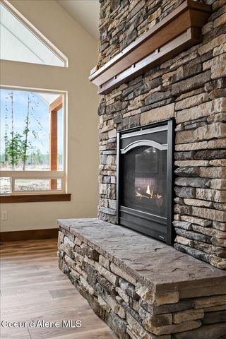 17372 W Kathleen Ave, Hauser, ID 83854