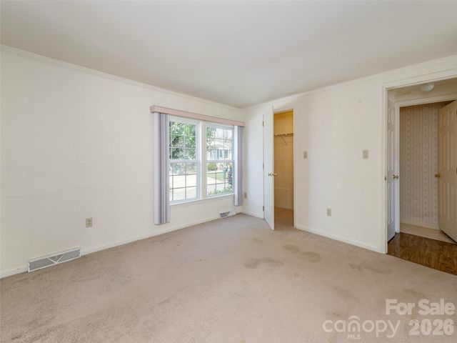 4 N Marjorie Lane, Hendersonville, NC 28792