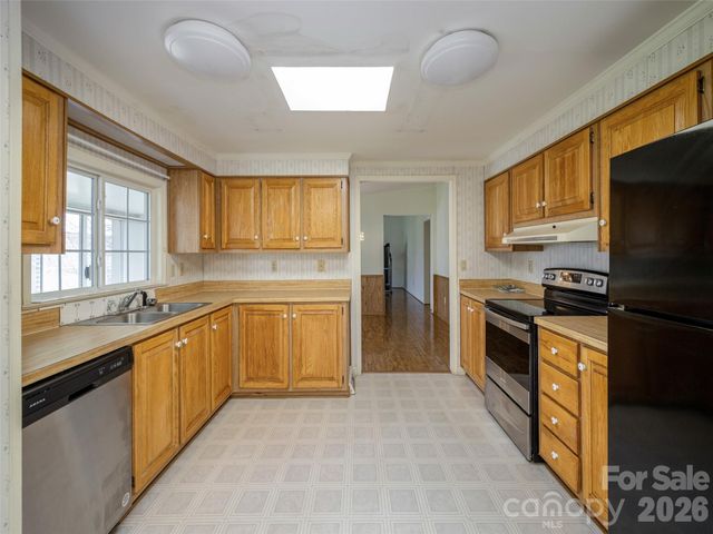 4 N Marjorie Lane, Hendersonville, NC 28792