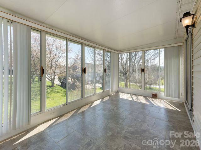 4 N Marjorie Lane, Hendersonville, NC 28792