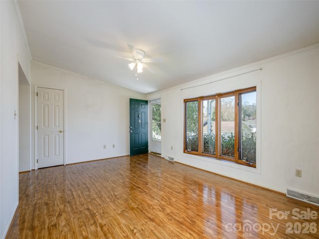 4 N Marjorie Lane, Hendersonville, NC 28792