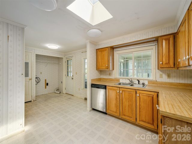 4 N Marjorie Lane, Hendersonville, NC 28792