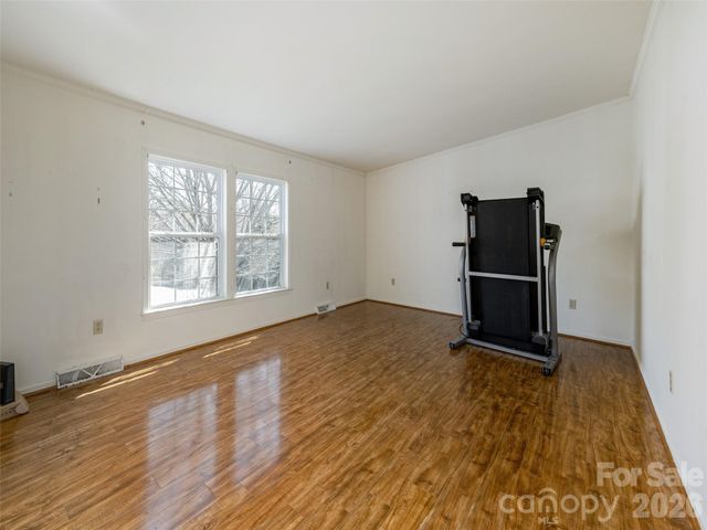 4 N Marjorie Lane, Hendersonville, NC 28792