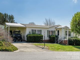 4 N Marjorie Lane, Hendersonville, NC 28792