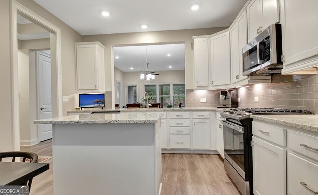 525 Hazelnut Drive, Peachtree City, GA 30269