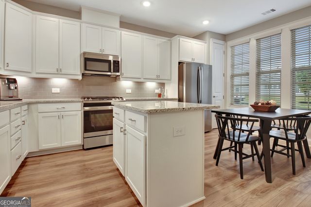 525 Hazelnut Drive, Peachtree City, GA 30269