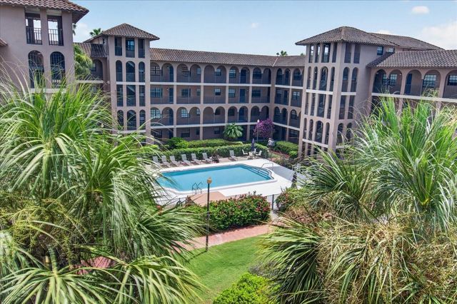 6100 GULFPORT BOULEVARD S 401, Gulfport, FL 33707