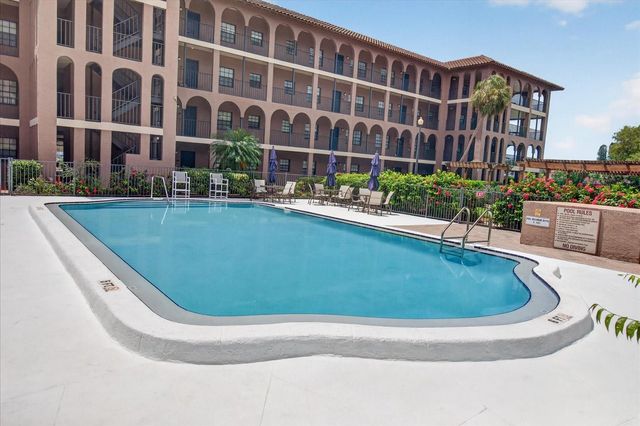 6100 GULFPORT BOULEVARD S 401, Gulfport, FL 33707