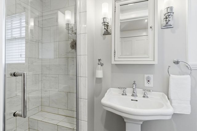 5 Great Rd, Bedford, MA 01730