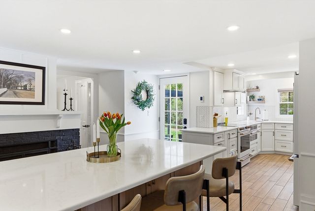 5 Great Rd, Bedford, MA 01730