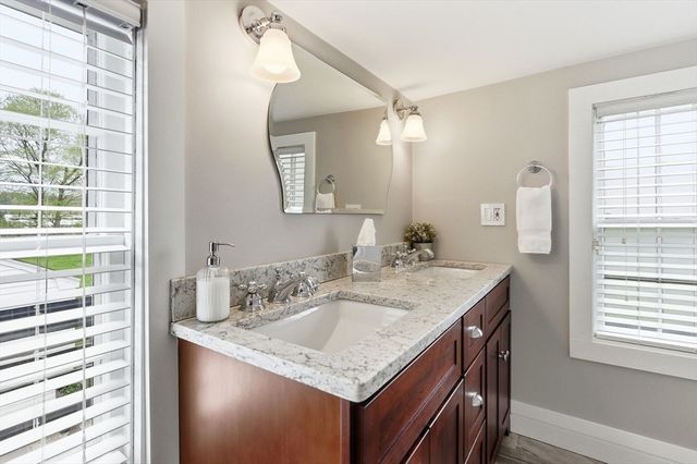 5 Great Rd, Bedford, MA 01730